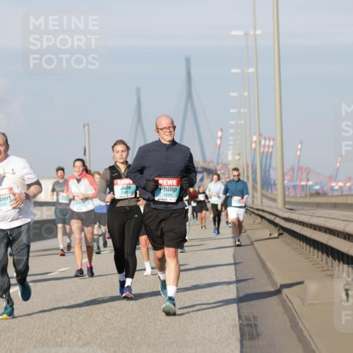 03.10.2025 - Köhlbrandbrückenlauf Jannik Wohlers http://msf.ph/oto/9092056 03.10.2025 09:59:47 Position 3 2056, 1821, 1666 meine-sportfotos.de
