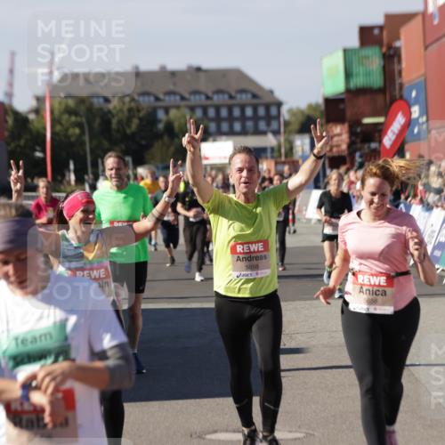 03.10.2025 - Köhlbrandbrückenlauf Jannik Wohlers http://msf.ph/oto/9092059 03.10.2025 13:19:56 Ziel 4376, 4539, 4721, 5059, 5656, 5657, 5658, 5704, 5841, 6068, 6414, 6567, 6568, 6660, 6663, 6730 meine-sportfotos.de