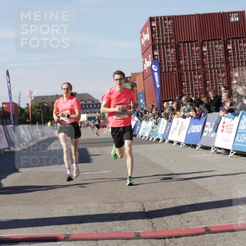 03.10.2025 - Köhlbrandbrückenlauf Jannik Wohlers http://msf.ph/oto/9092061 03.10.2025 12:54:04 Ziel 4030, 5710, 5947, 6002, 6200, 6817 meine-sportfotos.de