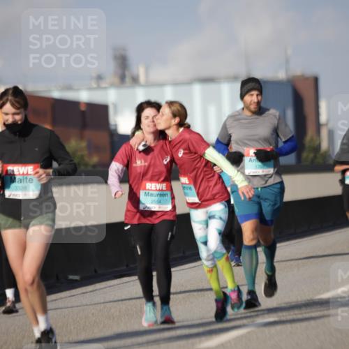 03.10.2025 - Köhlbrandbrückenlauf Jannik Wohlers http://msf.ph/oto/9092069 03.10.2025 10:11:38 Position 3 3328, 2554, 1769 meine-sportfotos.de