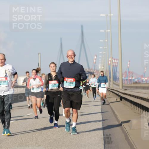 03.10.2025 - Köhlbrandbrückenlauf Jannik Wohlers http://msf.ph/oto/9092070 03.10.2025 09:59:47 Position 3 2056, 1821, 1666 meine-sportfotos.de