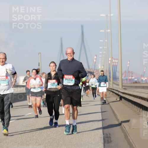 03.10.2025 - Köhlbrandbrückenlauf Jannik Wohlers http://msf.ph/oto/9092078 03.10.2025 09:59:47 Position 3 2056, 1821, 1666 meine-sportfotos.de