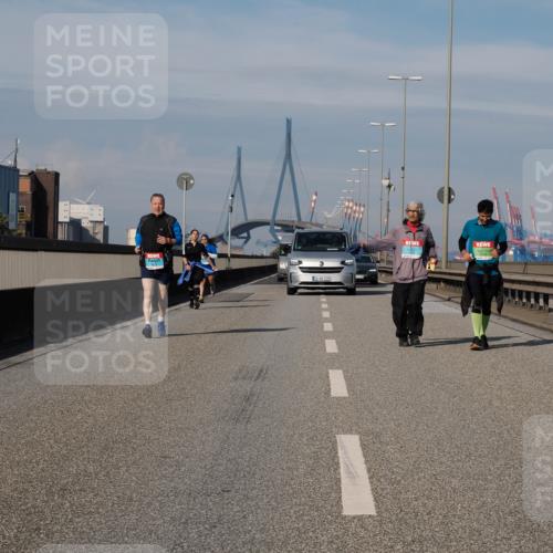 03.10.2025 - Köhlbrandbrückenlauf Fabian Wolf http://msf.ph/oto/9092080 03.10.2025 10:28:10 Position 3 3195 meine-sportfotos.de