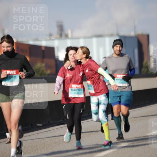 03.10.2025 - Köhlbrandbrückenlauf Jannik Wohlers http://msf.ph/oto/9092083 03.10.2025 10:11:38 Position 3 3328, 2554, 1769 meine-sportfotos.de