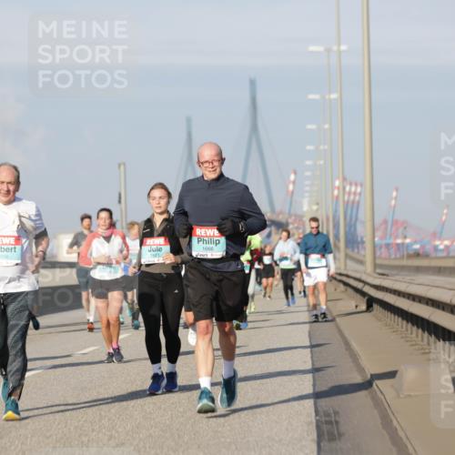 03.10.2025 - Köhlbrandbrückenlauf Jannik Wohlers http://msf.ph/oto/9092086 03.10.2025 09:59:47 Position 3 2056, 1821, 1666, 30 meine-sportfotos.de