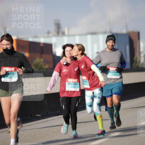 03.10.2025 - Köhlbrandbrückenlauf Jannik Wohlers http://msf.ph/oto/9092088 03.10.2025 10:11:38 Position 3 3328, 2554, 1769 meine-sportfotos.de