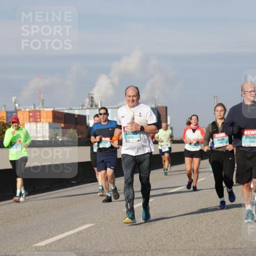 03.10.2025 - Köhlbrandbrückenlauf Jannik Wohlers http://msf.ph/oto/9092090 03.10.2025 09:59:48 Position 3 2056, 1821, 1666 meine-sportfotos.de