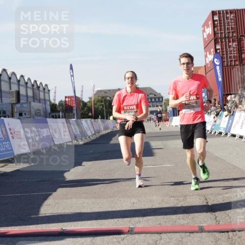 03.10.2025 - Köhlbrandbrückenlauf Jannik Wohlers http://msf.ph/oto/9092092 03.10.2025 12:54:04 Ziel 4030, 5710, 5947, 6002, 6200, 6817 meine-sportfotos.de