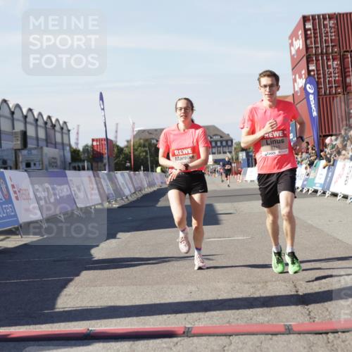 03.10.2025 - Köhlbrandbrückenlauf Jannik Wohlers http://msf.ph/oto/9092098 03.10.2025 12:54:04 Ziel 4030, 5710, 5947, 6002, 6200, 6817 meine-sportfotos.de