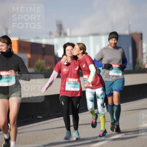 03.10.2025 - Köhlbrandbrückenlauf Jannik Wohlers http://msf.ph/oto/9092100 03.10.2025 10:11:38 Position 3 3328, 2554, 1769 meine-sportfotos.de