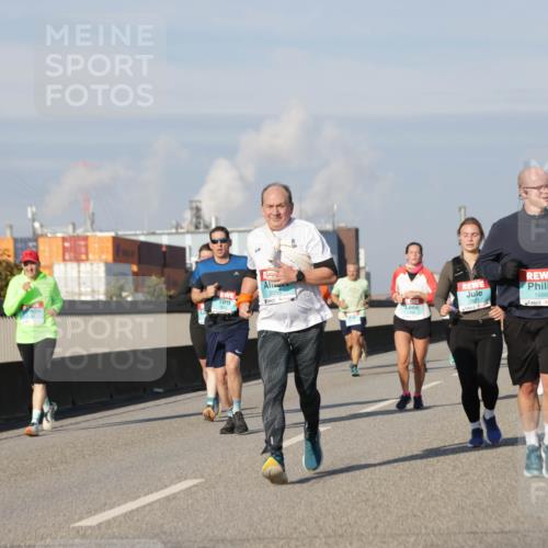 03.10.2025 - Köhlbrandbrückenlauf Jannik Wohlers http://msf.ph/oto/9092101 03.10.2025 09:59:48 Position 3 1821, 1666 meine-sportfotos.de
