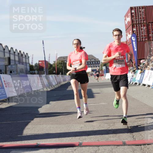 03.10.2025 - Köhlbrandbrückenlauf Jannik Wohlers http://msf.ph/oto/9092114 03.10.2025 12:54:04 Ziel 4030, 5710, 5947, 6002, 6200, 6817 meine-sportfotos.de