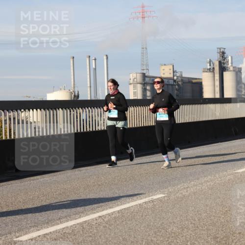 03.10.2025 - Köhlbrandbrückenlauf Lena Gebhardt http://msf.ph/oto/9092118 03.10.2025 10:08:09 Position 2  meine-sportfotos.de