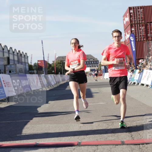 03.10.2025 - Köhlbrandbrückenlauf Jannik Wohlers http://msf.ph/oto/9092120 03.10.2025 12:54:04 Ziel 4030, 5710, 5947, 6002, 6200, 6817 meine-sportfotos.de
