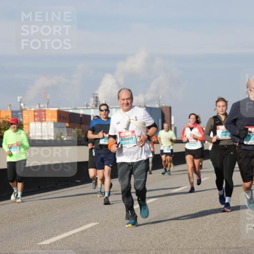 03.10.2025 - Köhlbrandbrückenlauf Jannik Wohlers http://msf.ph/oto/9092121 03.10.2025 09:59:48 Position 3 1821, 2056, 1666 meine-sportfotos.de