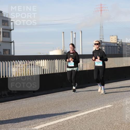 03.10.2025 - Köhlbrandbrückenlauf Lena Gebhardt http://msf.ph/oto/9092125 03.10.2025 10:08:09 Position 2 2967, 2966 meine-sportfotos.de