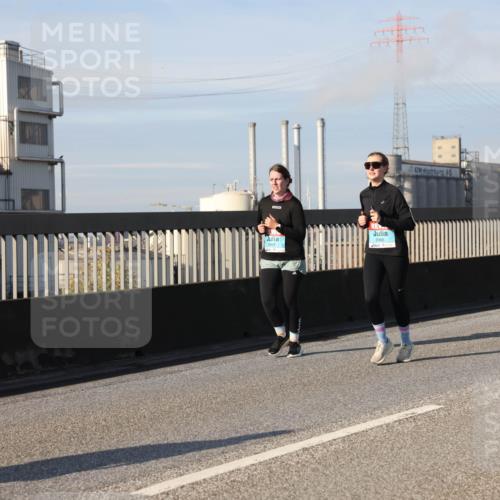 03.10.2025 - Köhlbrandbrückenlauf Lena Gebhardt http://msf.ph/oto/9092133 03.10.2025 10:08:09 Position 2 2967, 2966 meine-sportfotos.de