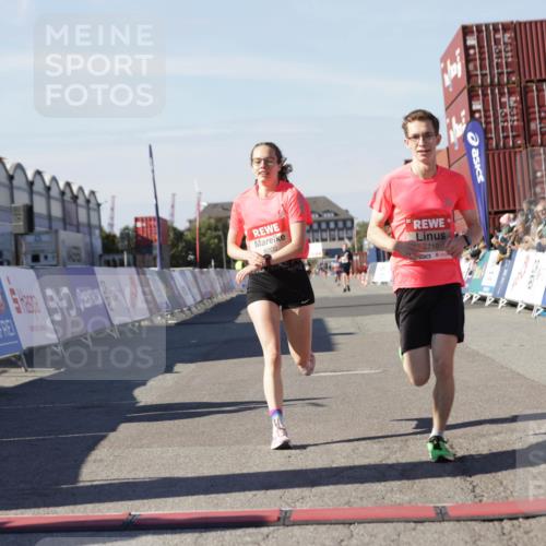 03.10.2025 - Köhlbrandbrückenlauf Jannik Wohlers http://msf.ph/oto/9092138 03.10.2025 12:54:05 Ziel 4030, 5710, 5947, 6002, 6200, 6817 meine-sportfotos.de