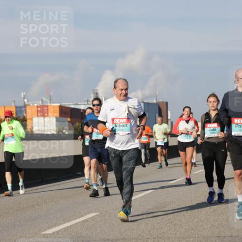 03.10.2025 - Köhlbrandbrückenlauf Jannik Wohlers http://msf.ph/oto/9092139 03.10.2025 09:59:48 Position 3 2056, 1666, 1821 meine-sportfotos.de