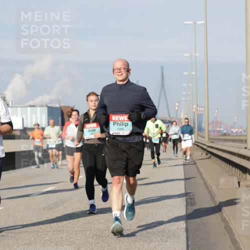 03.10.2025 - Köhlbrandbrückenlauf Jannik Wohlers http://msf.ph/oto/9092145 03.10.2025 09:59:49 Position 3 2056, 1821, 1666 meine-sportfotos.de