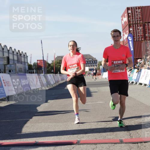 03.10.2025 - Köhlbrandbrückenlauf Jannik Wohlers http://msf.ph/oto/9092147 03.10.2025 12:54:05 Ziel 4030, 5710, 5947, 6002, 6200, 6817 meine-sportfotos.de
