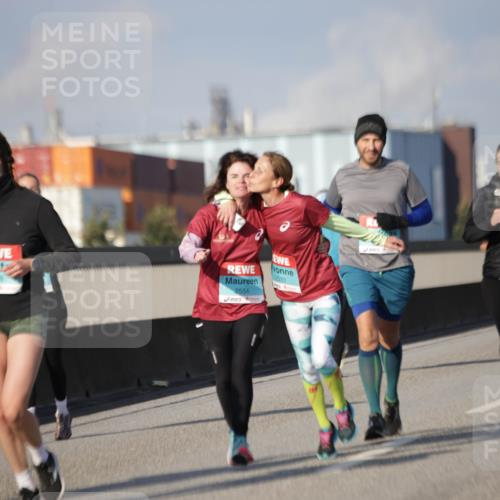 03.10.2025 - Köhlbrandbrückenlauf Jannik Wohlers http://msf.ph/oto/9092150 03.10.2025 10:11:39 Position 3 3328, 2533, 2554 meine-sportfotos.de