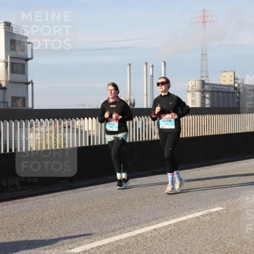03.10.2025 - Köhlbrandbrückenlauf Lena Gebhardt http://msf.ph/oto/9092158 03.10.2025 10:08:10 Position 2 2967, 2966 meine-sportfotos.de