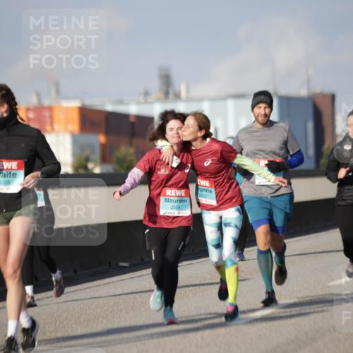 03.10.2025 - Köhlbrandbrückenlauf Jannik Wohlers http://msf.ph/oto/9092161 03.10.2025 10:11:39 Position 3 3328, 2533, 2554 meine-sportfotos.de