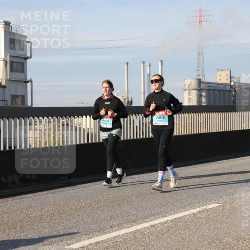 03.10.2025 - Köhlbrandbrückenlauf Lena Gebhardt http://msf.ph/oto/9092164 03.10.2025 10:08:10 Position 2 2967, 2966 meine-sportfotos.de
