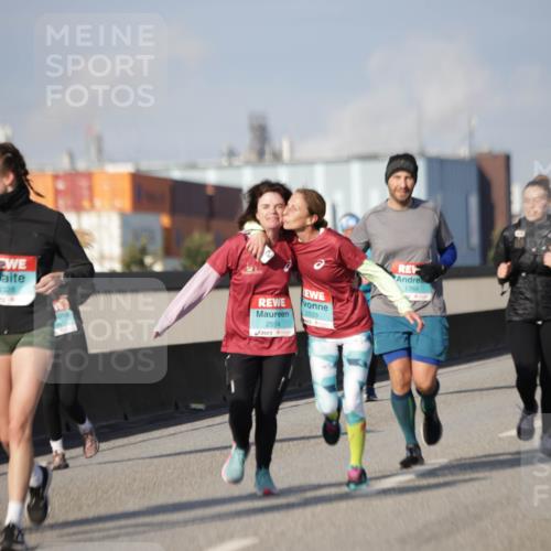 03.10.2025 - Köhlbrandbrückenlauf Jannik Wohlers http://msf.ph/oto/9092165 03.10.2025 10:11:39 Position 3 3328, 1769, 2533, 2554 meine-sportfotos.de
