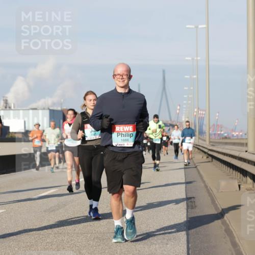 03.10.2025 - Köhlbrandbrückenlauf Jannik Wohlers http://msf.ph/oto/9092166 03.10.2025 09:59:49 Position 3 2056, 1821, 1666 meine-sportfotos.de