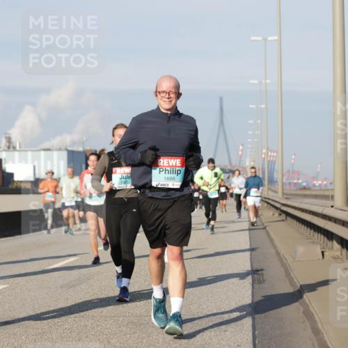 03.10.2025 - Köhlbrandbrückenlauf Jannik Wohlers http://msf.ph/oto/9092174 03.10.2025 09:59:50 Position 3 2056, 1821, 1666 meine-sportfotos.de