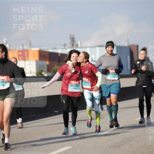 03.10.2025 - Köhlbrandbrückenlauf Jannik Wohlers http://msf.ph/oto/9092175 03.10.2025 10:11:39 Position 3 3526, 2554, 2533, 1769 meine-sportfotos.de