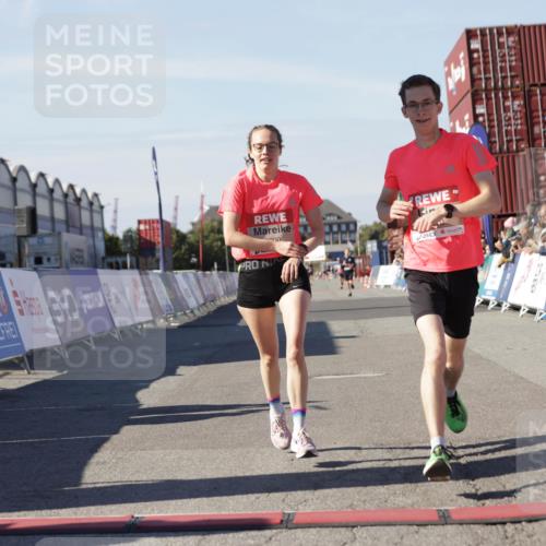 03.10.2025 - Köhlbrandbrückenlauf Jannik Wohlers http://msf.ph/oto/9092177 03.10.2025 12:54:05 Ziel 4030, 5710, 5947, 6002, 6200, 6817 meine-sportfotos.de