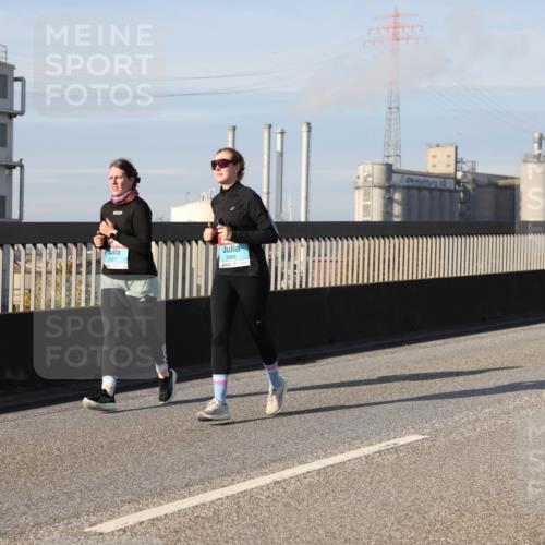 03.10.2025 - Köhlbrandbrückenlauf Lena Gebhardt http://msf.ph/oto/9092178 03.10.2025 10:08:10 Position 2 2967, 2966 meine-sportfotos.de