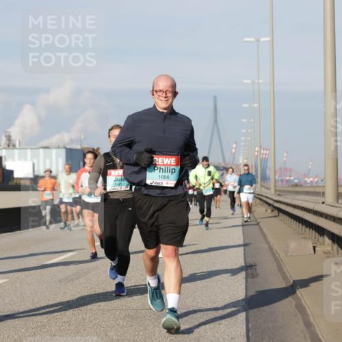 03.10.2025 - Köhlbrandbrückenlauf Jannik Wohlers http://msf.ph/oto/9092182 03.10.2025 09:59:50 Position 3 2056, 1821, 1666 meine-sportfotos.de