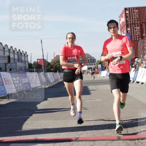 03.10.2025 - Köhlbrandbrückenlauf Jannik Wohlers http://msf.ph/oto/9092187 03.10.2025 12:54:05 Ziel 4030, 5710, 5947, 6002, 6200, 6817 meine-sportfotos.de