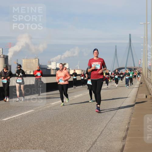 03.10.2025 - Köhlbrandbrückenlauf Lena Gebhardt http://msf.ph/oto/9092191 03.10.2025 10:08:12 Position 2  meine-sportfotos.de
