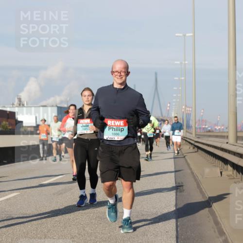 03.10.2025 - Köhlbrandbrückenlauf Jannik Wohlers http://msf.ph/oto/9092199 03.10.2025 09:59:50 Position 3 2056, 1821, 1666 meine-sportfotos.de