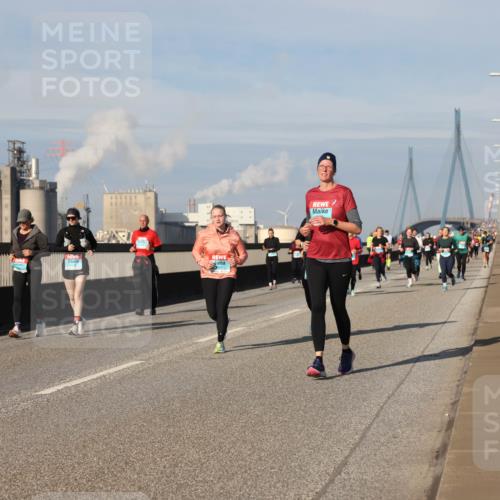 03.10.2025 - Köhlbrandbrückenlauf Lena Gebhardt http://msf.ph/oto/9092202 03.10.2025 10:08:12 Position 2  meine-sportfotos.de