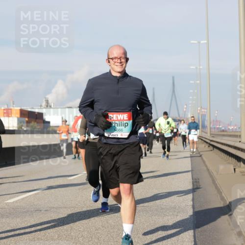 03.10.2025 - Köhlbrandbrückenlauf Jannik Wohlers http://msf.ph/oto/9092204 03.10.2025 09:59:50 Position 3 2056, 1666 meine-sportfotos.de
