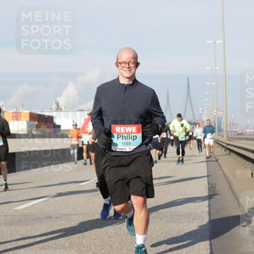 03.10.2025 - Köhlbrandbrückenlauf Jannik Wohlers http://msf.ph/oto/9092207 03.10.2025 09:59:50 Position 3 2056, 1666 meine-sportfotos.de