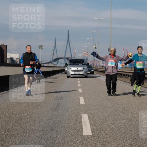 03.10.2025 - Köhlbrandbrückenlauf Fabian Wolf http://msf.ph/oto/9092215 03.10.2025 10:28:12 Position 3 2611, 3195 meine-sportfotos.de