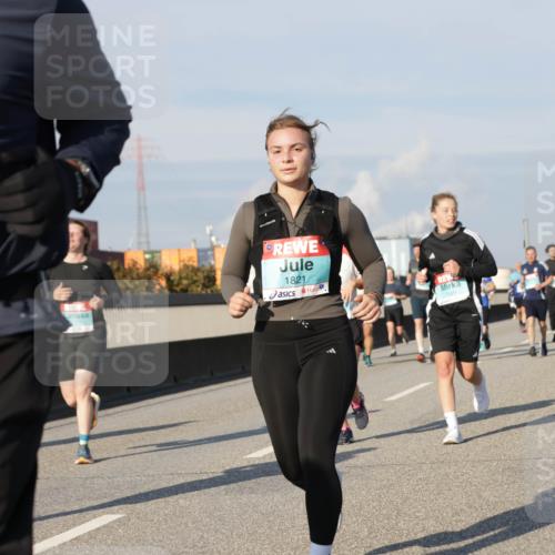 03.10.2025 - Köhlbrandbrückenlauf Jannik Wohlers http://msf.ph/oto/9092217 03.10.2025 09:59:52 Position 3 1666, 1821 meine-sportfotos.de