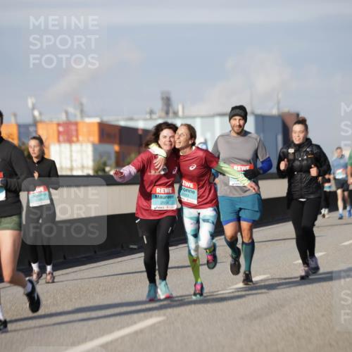 03.10.2025 - Köhlbrandbrückenlauf Jannik Wohlers http://msf.ph/oto/9092219 03.10.2025 10:11:39 Position 3 2554, 2533 meine-sportfotos.de