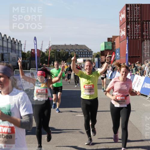 03.10.2025 - Köhlbrandbrückenlauf Jannik Wohlers http://msf.ph/oto/9092220 03.10.2025 13:19:58 Ziel 4376, 4433, 4539, 4721, 5059, 5175, 5656, 5657, 5658, 5704, 5841, 6068, 6414, 6567, 6568, 6649, 6660, 6663, 6730 meine-sportfotos.de