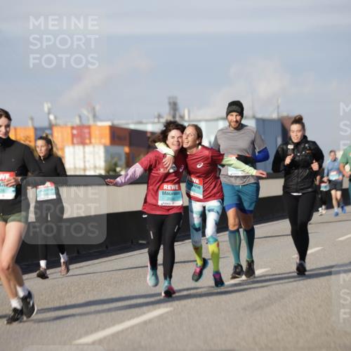 03.10.2025 - Köhlbrandbrückenlauf Jannik Wohlers http://msf.ph/oto/9092228 03.10.2025 10:11:40 Position 3 2328, 2554 meine-sportfotos.de