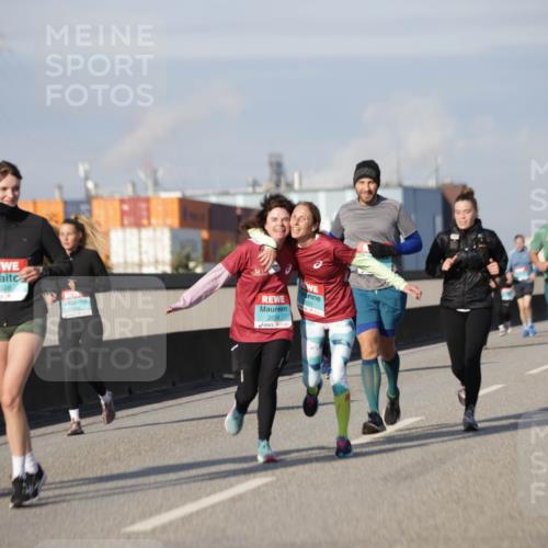 03.10.2025 - Köhlbrandbrückenlauf Jannik Wohlers http://msf.ph/oto/9092237 03.10.2025 10:11:40 Position 3 3328, 2554, 533 meine-sportfotos.de