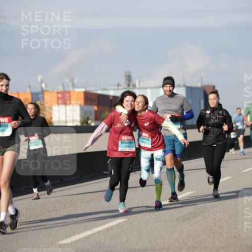 03.10.2025 - Köhlbrandbrückenlauf Jannik Wohlers http://msf.ph/oto/9092241 03.10.2025 10:11:40 Position 3 29, 2554, 2533 meine-sportfotos.de