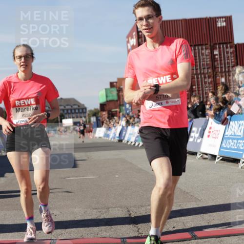 03.10.2025 - Köhlbrandbrückenlauf Jannik Wohlers http://msf.ph/oto/9092246 03.10.2025 12:54:05 Ziel 4030, 5710, 5947, 6002, 6200, 6817 meine-sportfotos.de